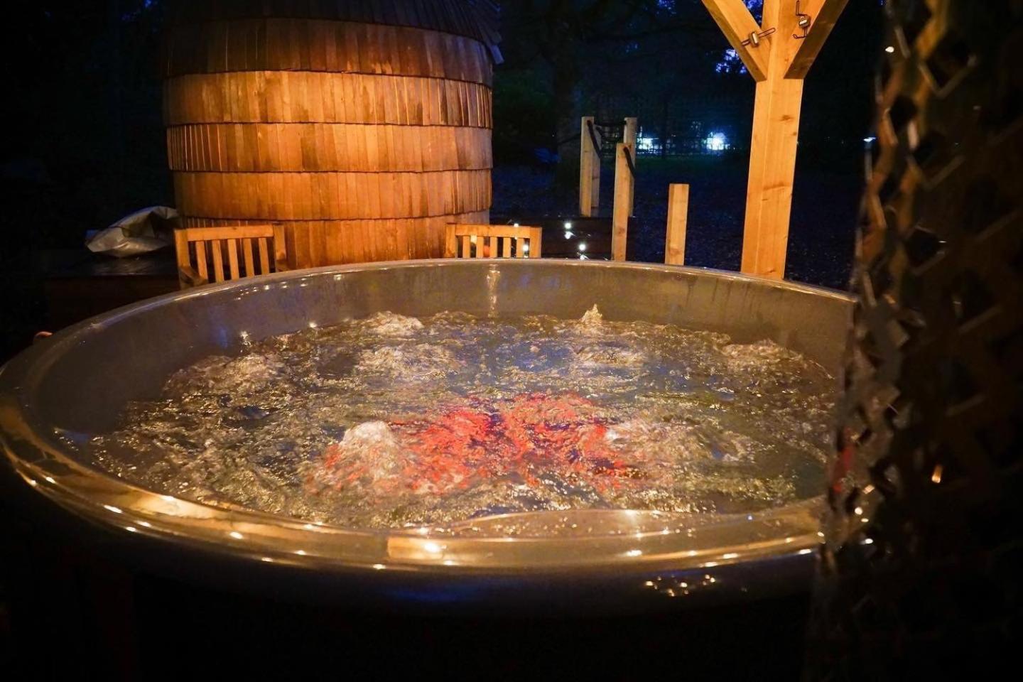 קריף Luxury Woodland Lodge Retreat At Culdees Castle מראה חיצוני תמונה