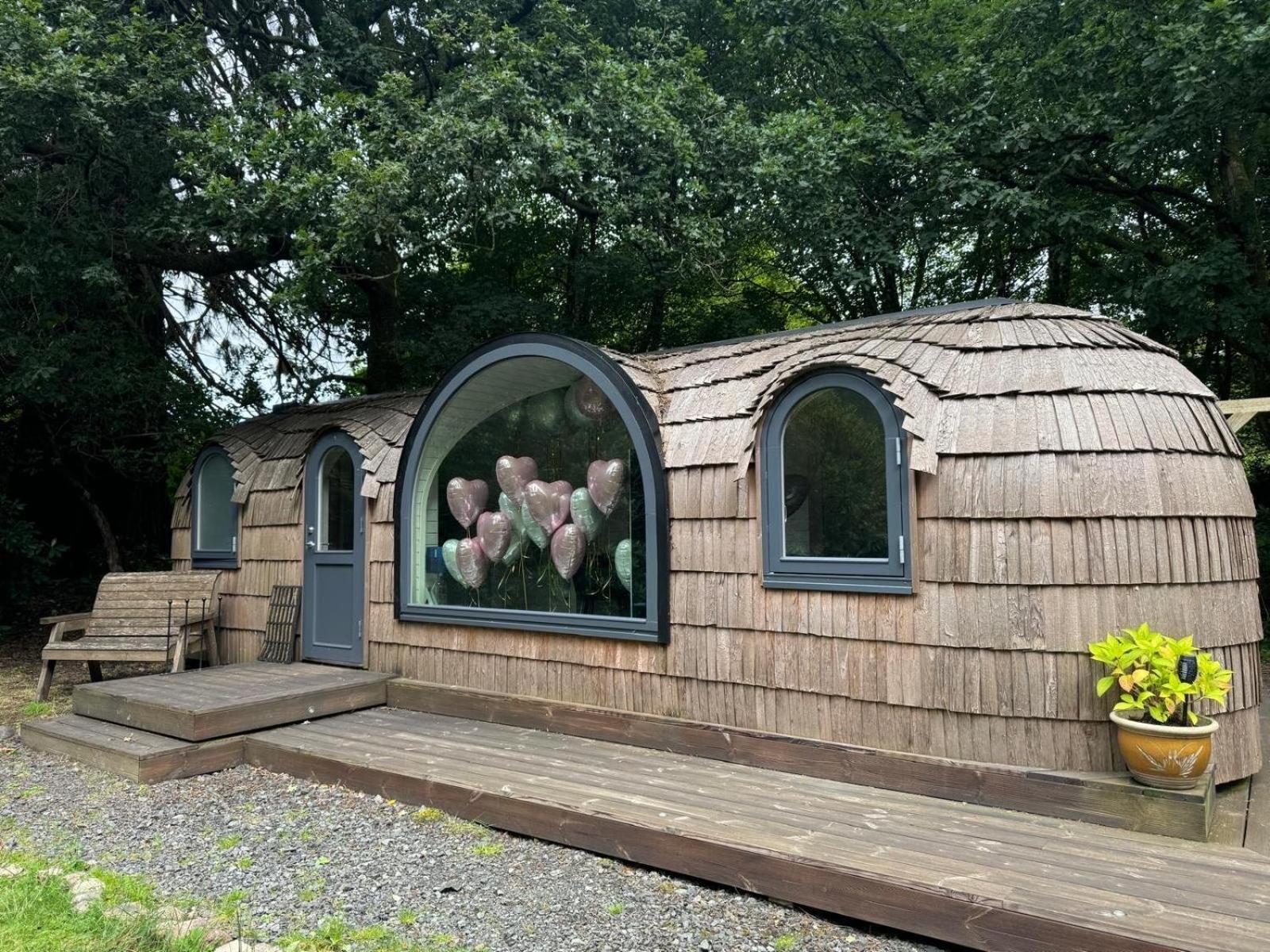 קריף Luxury Woodland Lodge Retreat At Culdees Castle מראה חיצוני תמונה