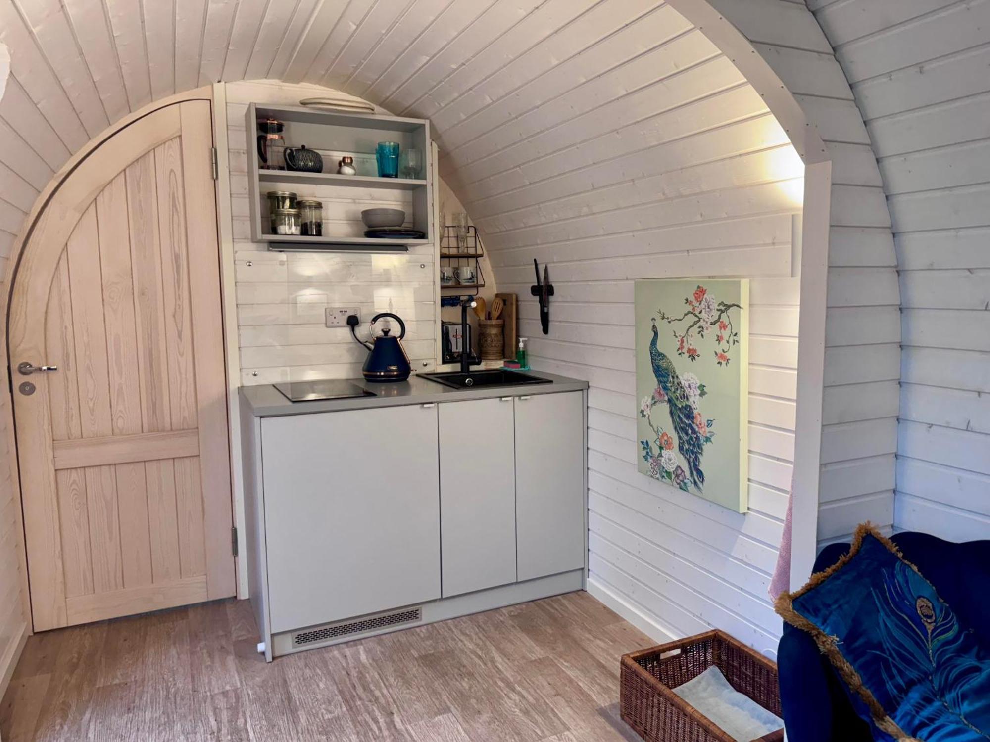 קריף Luxury Woodland Lodge Retreat At Culdees Castle מראה חיצוני תמונה